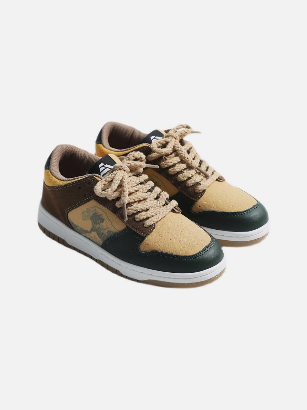 Vintage Wave Skate Shoes - Retro Print & Urban Cool