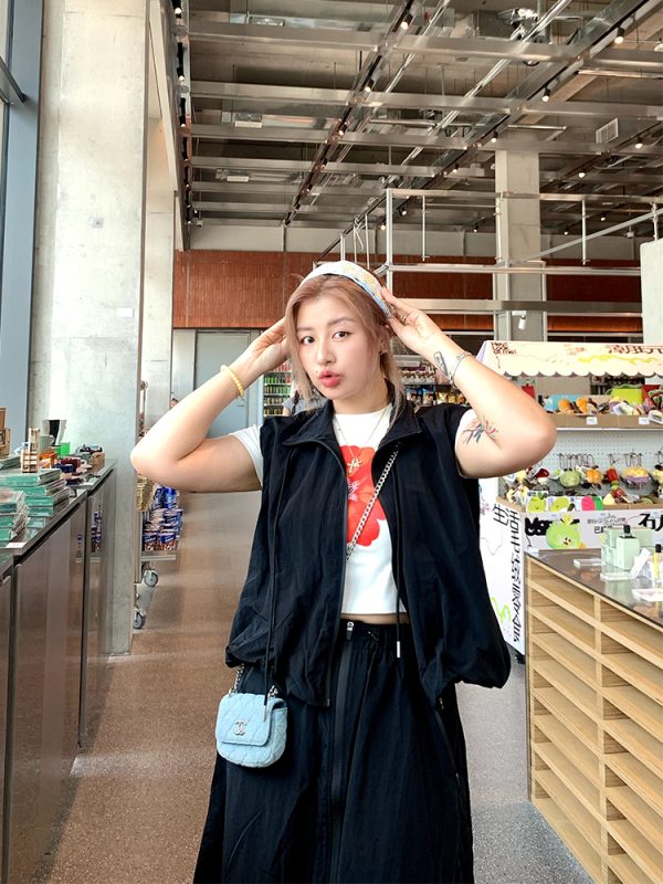 2025 Summer Fashion Versatile Stand Collar Vest for Women - Loose Slimming Sleeveless Top, Perfect for Y2K and Casual Looks