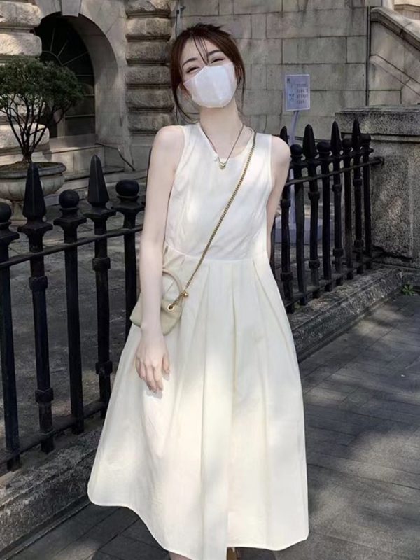 2025 Summer French Romantic Waist-Defined Sleeveless Fairy Long Dress for Petite Sizes - Elegant White Floral Style