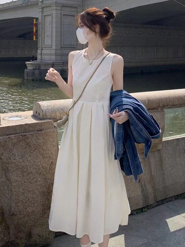 2025 Summer French Romantic Waist-Defined Sleeveless Fairy Long Dress for Petite Sizes - Elegant White Floral Style