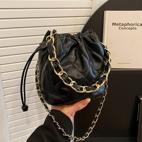 2025 Trendy Diamond-Shaped Chain Small Shoulder Crossbody Bag for Women, Versatile Stylish Tote Bucket Bag