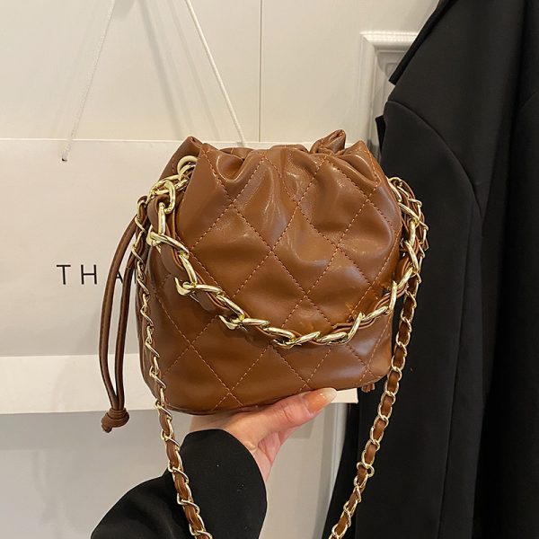 2025 Trendy Diamond-Shaped Chain Small Shoulder Crossbody Bag for Women, Versatile Stylish Tote Bucket Bag