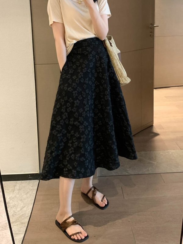 3D Relief Floral Umbrella Skirt with Pockets, High-Waisted A-Line, Vintage Black and White, Women's Spring Summer Fashion