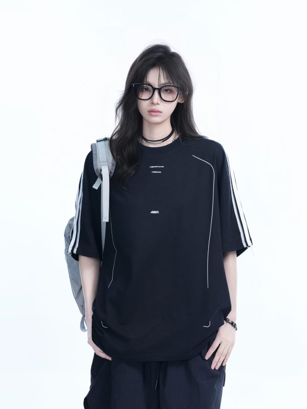 American Retro Black Short-Sleeve T-Shirt for Women â€“ Loose Fit, Summer Casual Tee with Trendy Graphic Design