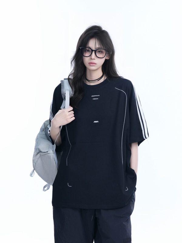 American Retro Black Short-Sleeve T-Shirt for Women â€“ Loose Fit, Summer Casual Tee with Trendy Graphic Design