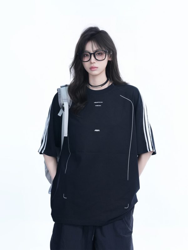 American Retro Black Short-Sleeve T-Shirt for Women â€“ Loose Fit, Summer Casual Tee with Trendy Graphic Design