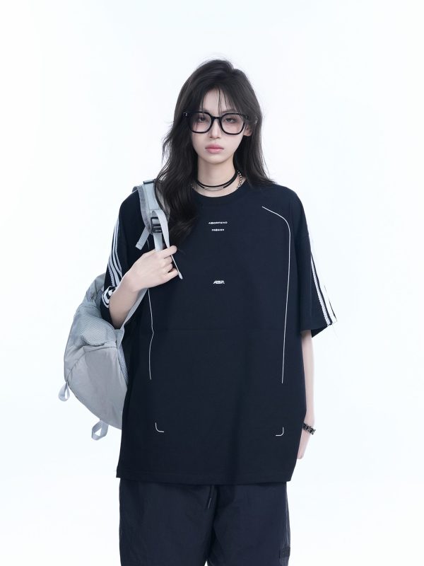 American Retro Black Short-Sleeve T-Shirt for Women â€“ Loose Fit, Summer Casual Tee with Trendy Graphic Design