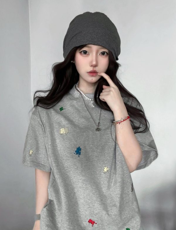 American Retro Embroidered Puzzle Graphic Short Sleeve T-Shirt for Women - Trendy Summer Couple Top, High-End Fashion