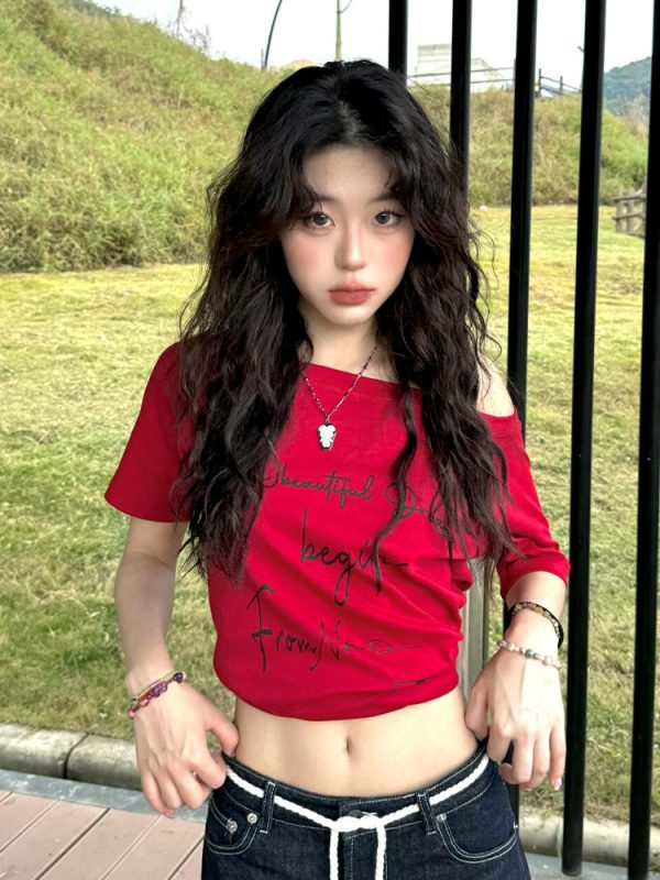 American Retro Off-Shoulder Short-Sleeve Women's Summer Letter Print Red T-Shirt - Trendy Loose Slim Fit Top for Y2K Style