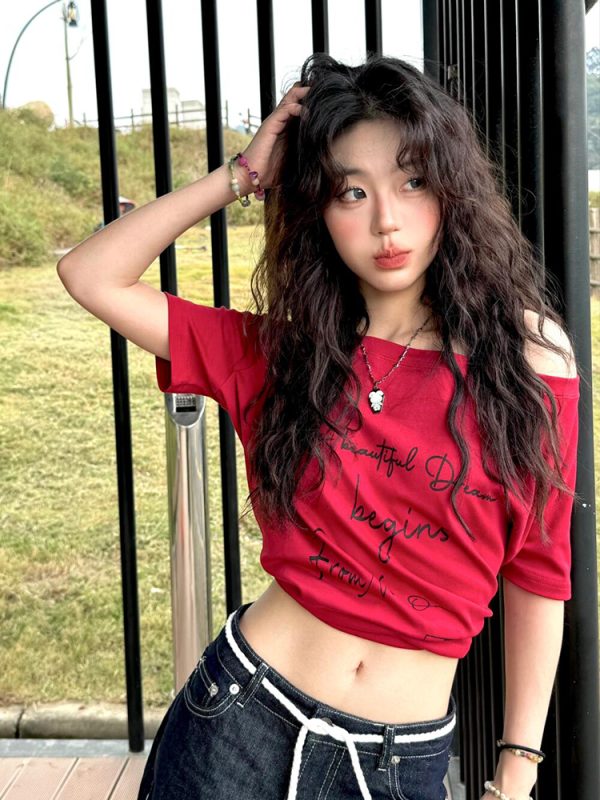 American Retro Off-Shoulder Short-Sleeve Women's Summer Letter Print Red T-Shirt - Trendy Loose Slim Fit Top for Y2K Style