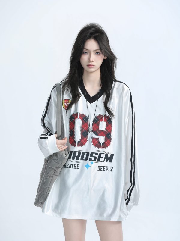 American Retro Oversized White Long Sleeve T-Shirt for Women - Cozy Polo Jersey Sweatshirt with Mountain Quote for Autumn Fashion
