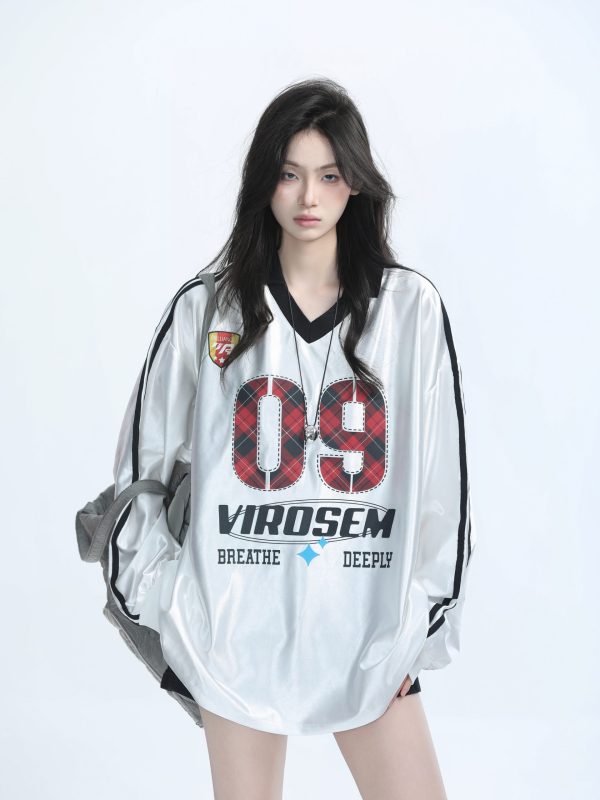 American Retro Oversized White Long Sleeve T-Shirt for Women - Cozy Polo Jersey Sweatshirt with Mountain Quote for Autumn Fashion