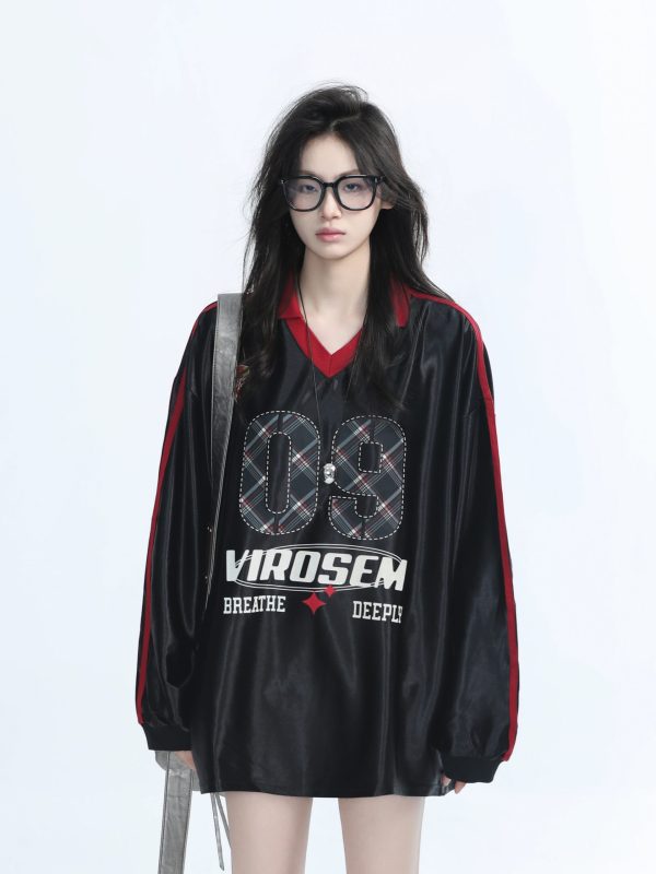 American Retro Oversized White Long Sleeve T-Shirt for Women - Cozy Polo Jersey Sweatshirt with Mountain Quote for Autumn Fashion