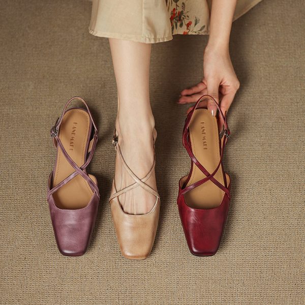 Artistic Retro Chinese-Style Cross Strap Slimming Genuine Leather Flats Sandals for Women - 90s Inspired Design