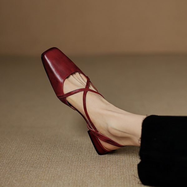 Artistic Retro Chinese-Style Cross Strap Slimming Genuine Leather Flats Sandals for Women - 90s Inspired Design