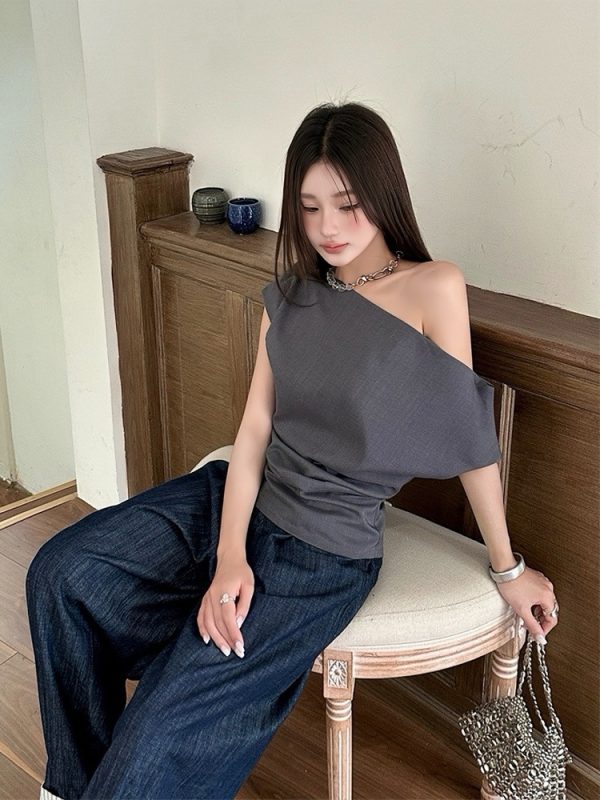 Asymmetrical One-Shoulder T-Shirt for Women, Minimalist Ruched Slim Fit Top, 2025 Summer Fashion, Trendy Off-Shoulder Style