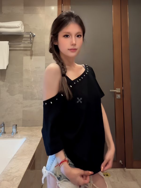 Black Off-Shoulder Short Sleeve T-Shirt for Women - Casual Summer Top, Loose Fit American Style, Trendy Shoulder-Baring Design
