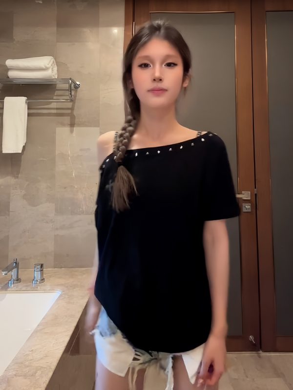 Black Off-Shoulder Short Sleeve T-Shirt for Women - Casual Summer Top, Loose Fit American Style, Trendy Shoulder-Baring Design