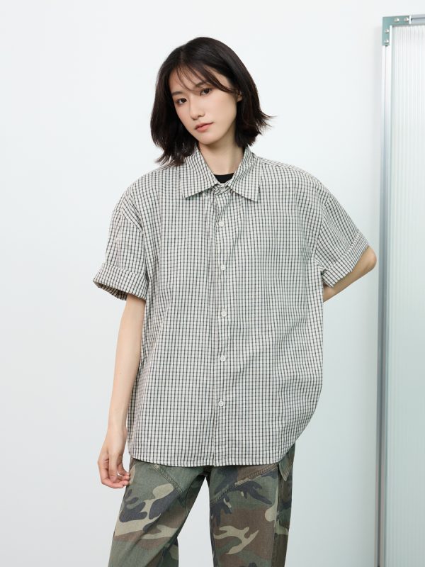 Casual Plaid Short Sleeve Shirt for Men and Women - Oversized Unisex Commuter Top, Perfect for 90s and Y2K Style