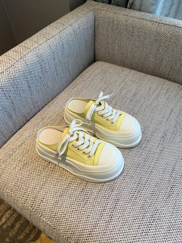 Casual Slip-On Thick-Soled White Slippers for Women - Sweet & Versatile 2025 Style Half-Drag Shoes