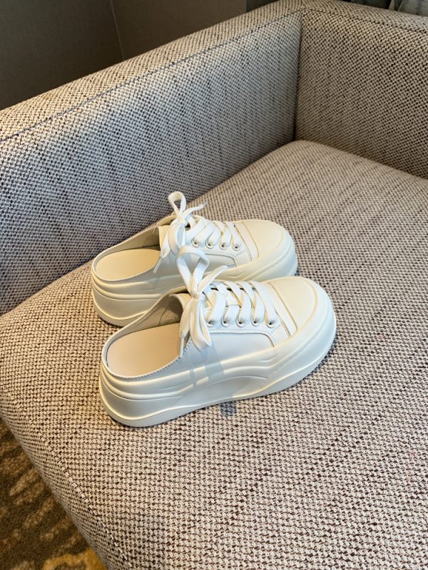Casual Slip-On Thick-Soled White Slippers for Women - Sweet & Versatile 2025 Style Half-Drag Shoes