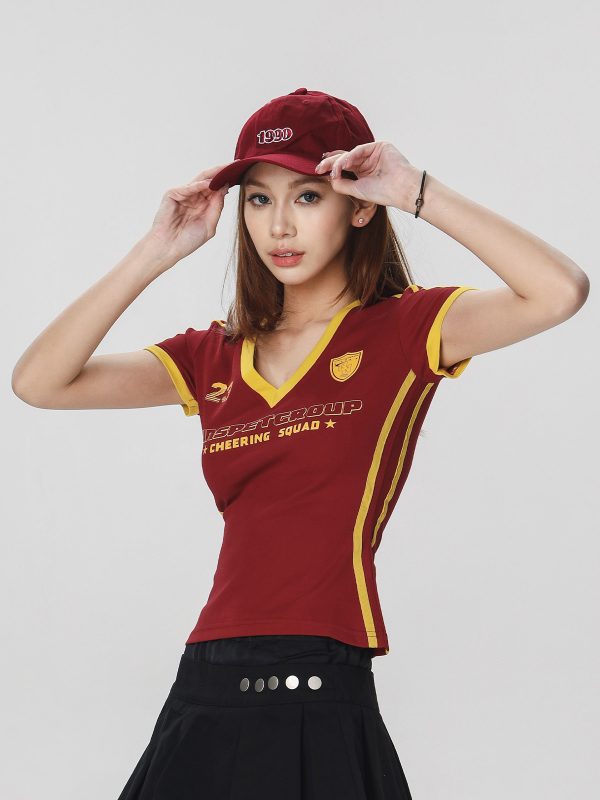 Casual Women's V-Neck Slim Fit Short Sleeve T-Shirt - Beer Team Captain Graphic, Summer Style, Perfect for Sports and Everyday Wear