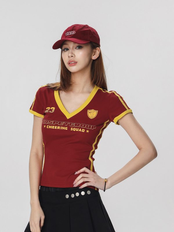 Casual Women's V-Neck Slim Fit Short Sleeve T-Shirt - Beer Team Captain Graphic, Summer Style, Perfect for Sports and Everyday Wear
