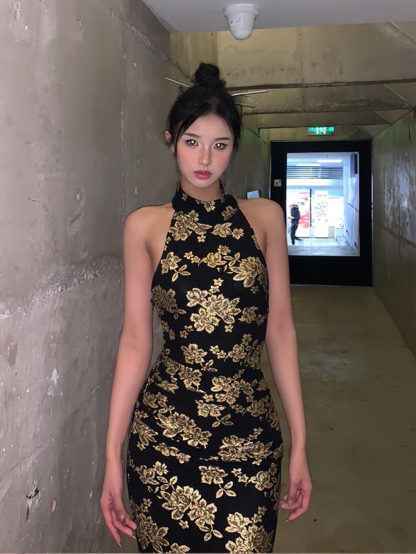 Chinese-Style Qipao with Gold Foil, Sexy Halter Neck Evening Dress, National Style, High-End Fashion for Elegant Occasions