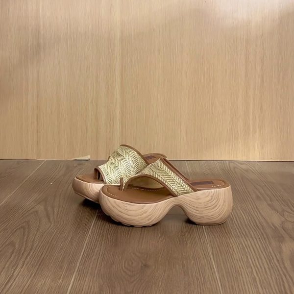 Chunky Heel Thong Roman Sandals - Sheepskin Woven Straw, High Heeled, Open Toe, Vacation Style, Height-Increasing Slippers