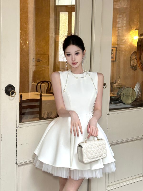 Color-Block Mesh Sleeveless French Hepburn-Style Puff Skirt Ballet Dress for Noble Ladies - Elegant Waist-Cinching Design