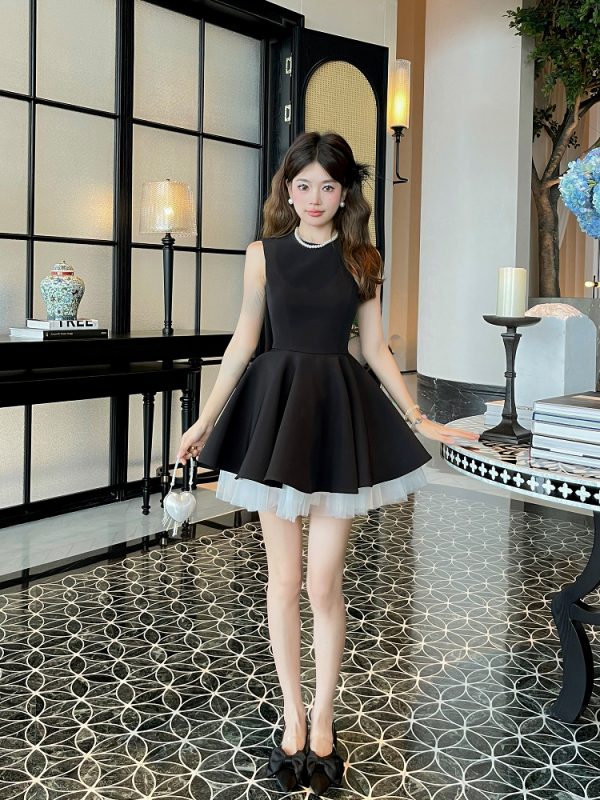 Color-Block Mesh Sleeveless French Hepburn-Style Puff Skirt Ballet Dress for Noble Ladies - Elegant Waist-Cinching Design