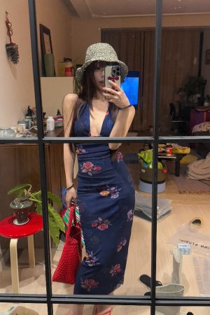 Deep V Backless Bodycon Halter Dress - Current MOXIæ¸¯é£Žç¾Žäºº Long Beach Vacation Dress for Sexy 90s Y2K Style