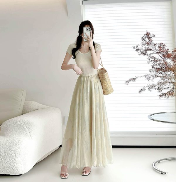 Dreamy High-Waisted Soft Smoke Chiffon Maxi Skirt - Light and Hazy Luster, Flowing Eight-Meter Swing Style for Spring and Summer