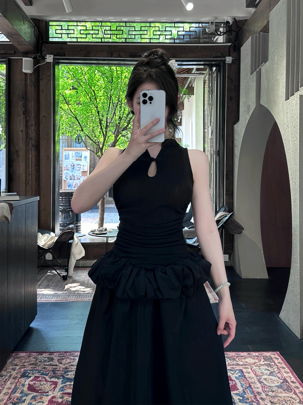 Elegant Black Chinese Style Buttoned Puff Long Skirt - Slimming Hollow-Out Design, Perfect for Formal Ceremonies and Events