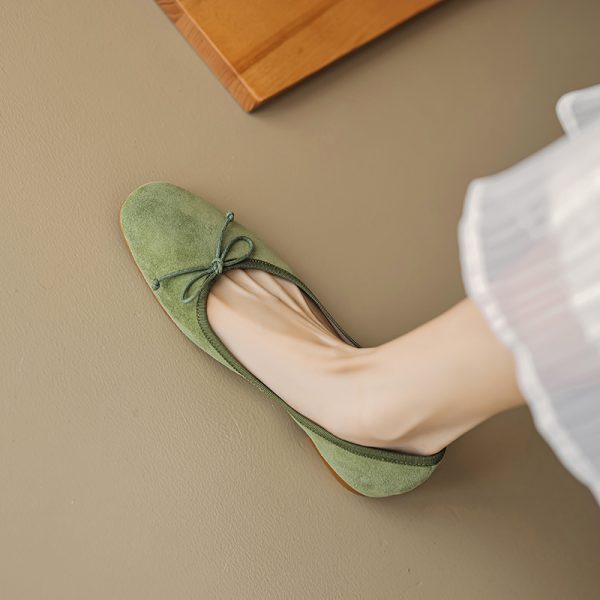 Elegant Caramel-Colored Lambskin Bow Flat Shoes for Women - Timeless Design, Shallow Mouth, Perfect for Everyday Wear