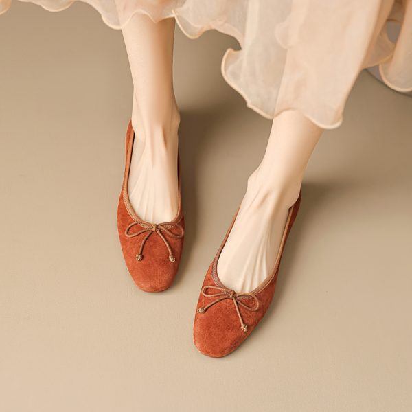 Elegant Caramel-Colored Lambskin Bow Flat Shoes for Women - Timeless Design, Shallow Mouth, Perfect for Everyday Wear