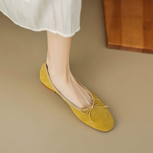 Elegant Caramel-Colored Lambskin Bow Flat Shoes for Women - Timeless Design, Shallow Mouth, Perfect for Everyday Wear