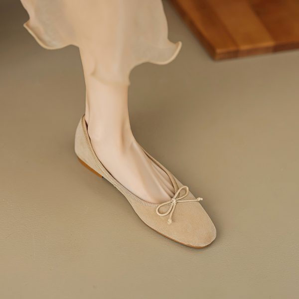 Elegant Caramel-Colored Lambskin Bow Flat Shoes for Women - Timeless Design, Shallow Mouth, Perfect for Everyday Wear
