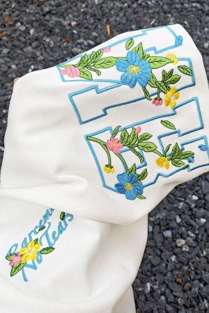 Embroidered Floral Letter Short Sleeve T-Shirt for Girls - Summer 2025 Trendy Raglan Top for Middle & High School Students