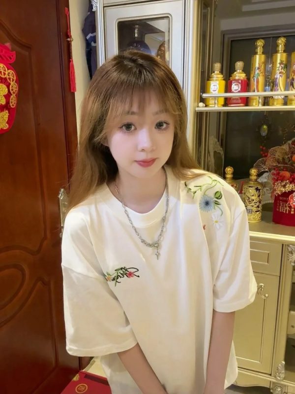 Embroidered Floral Rattan Short Sleeve T-Shirt for Women - Summer Trendy American Style High-End Straight Shoulder Top