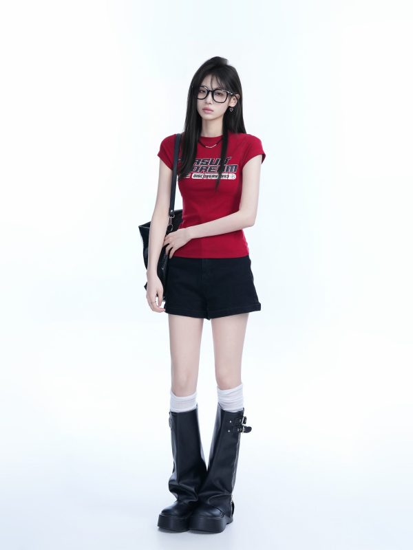 Fitted Red Short-Sleeve T-Shirt for Women - American Retro Style with Sit and Eat Until the Mountains Are Empty Print, Slimming Round Neck Design