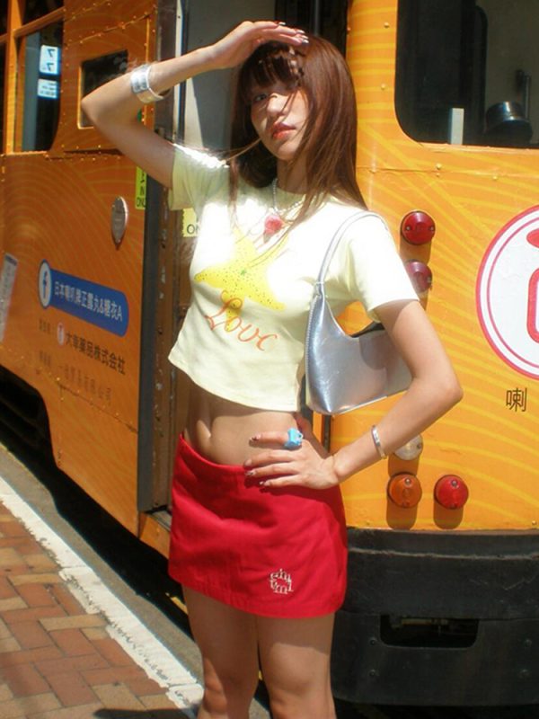 Fitted Summer T-Shirt for Women with Starfruit Print, Trendy Short Sleeves, Slimming Design, Straight Shoulder, Y2K Style Top