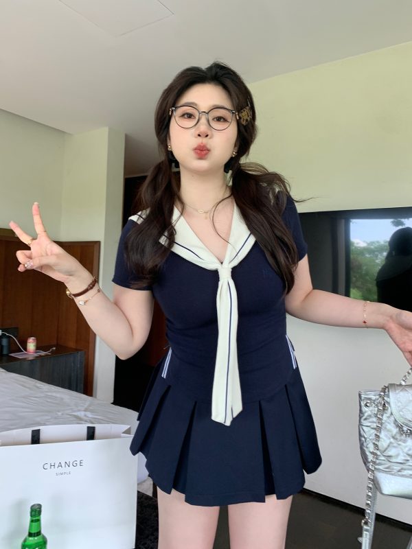 Fitted T-Shirt with Detachable Navy Collar Vest - Tokyo Style Senior Sister Top for a Chic, Slightly Chubby Fit