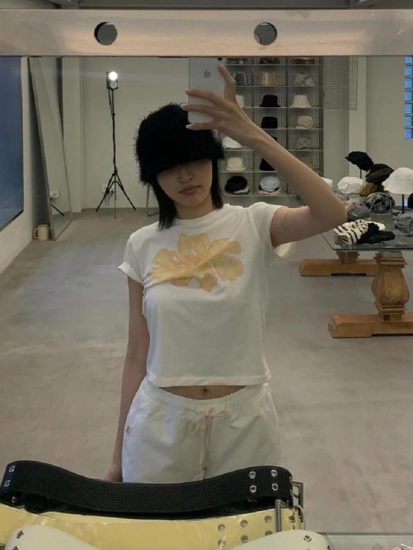 Floral Korean Style Short-Sleeve T-Shirt - Lightweight Slim-Fit Cotton Top for a Youthful Look