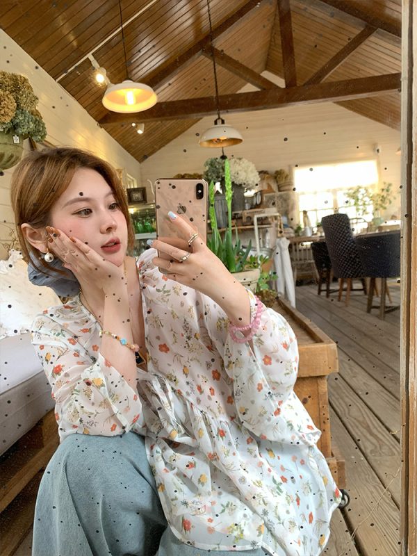 Floral Long Sleeve Chiffon Shirt for Women - Vintage 90s Style Loose Bell Sleeve Sun Protection Top