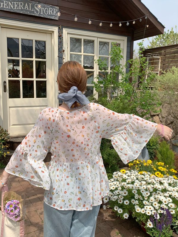 Floral Long Sleeve Chiffon Shirt for Women - Vintage 90s Style Loose Bell Sleeve Sun Protection Top