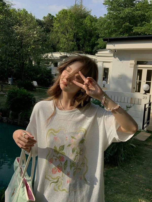 Flower Wish Berry Print White Linen Bamboo Short Sleeve T-Shirt for Women - Summer Loose Fit Vintage Style Top