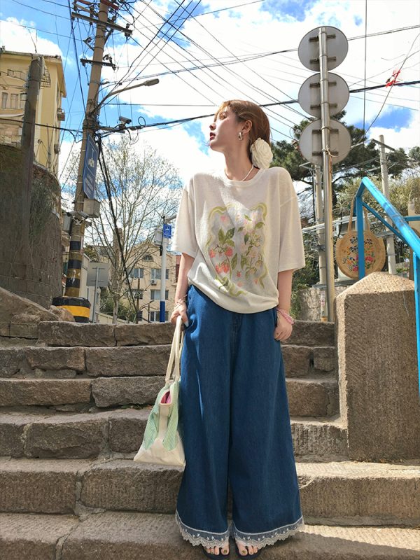 Flower Wish Berry Print White Linen Bamboo Short Sleeve T-Shirt for Women - Summer Loose Fit Vintage Style Top