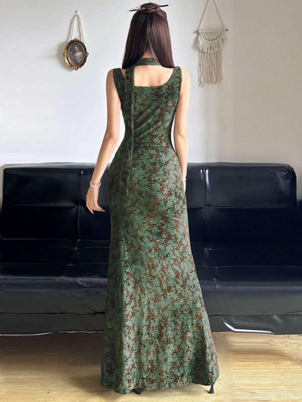 Flowing Collar Fishtail Long Dress for Women in Green Pine - Body-Hugging Chinese Style with Ancient Rhyme Design