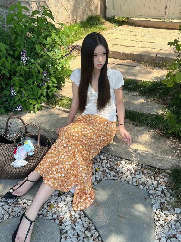 French Style Artistic Floral Half Skirt - Sweet Little Pumpkin Slimming H-Line White T-Shirt - Trendy Y2K Fashion